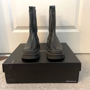 Kenneth Cole Women's Maple Chelsea Boots Size 7.5